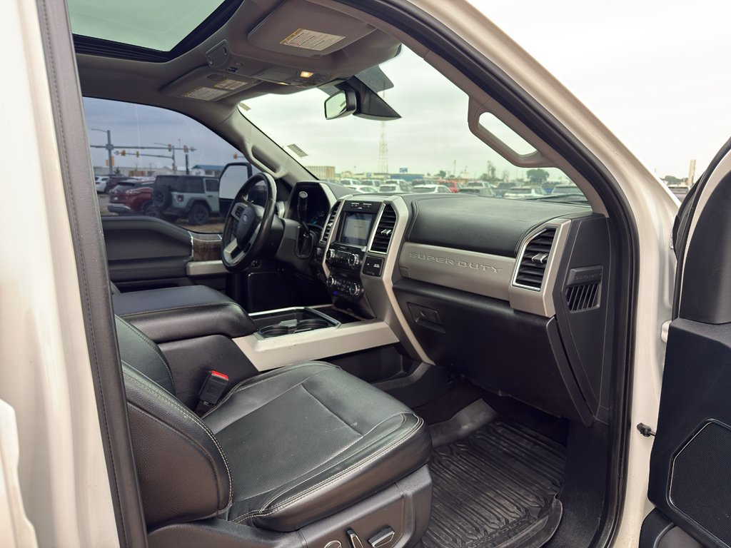 Used 2018 White Platinum Metallic Tri-Coat Ford LARIAT image 10