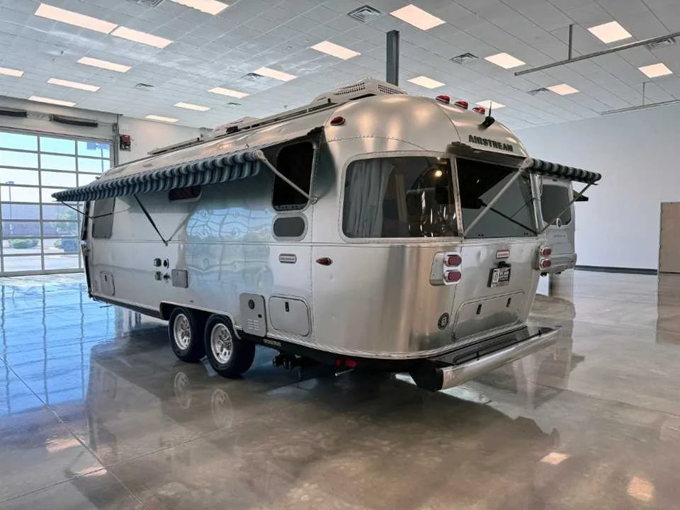 Used 2022 SILVER AIRSTREAM  image 8