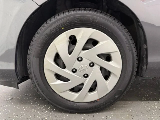 Certified Used 2016  Toyota Two image 19