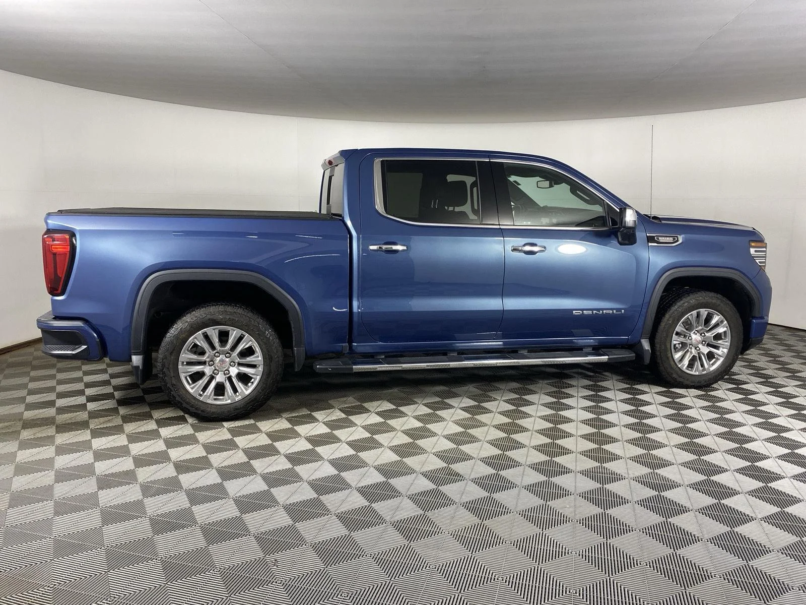 Used 2024 Metallic GMC Denali image 8