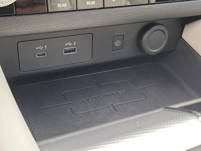 Used 2023 Red Mitsubishi SEL image 27