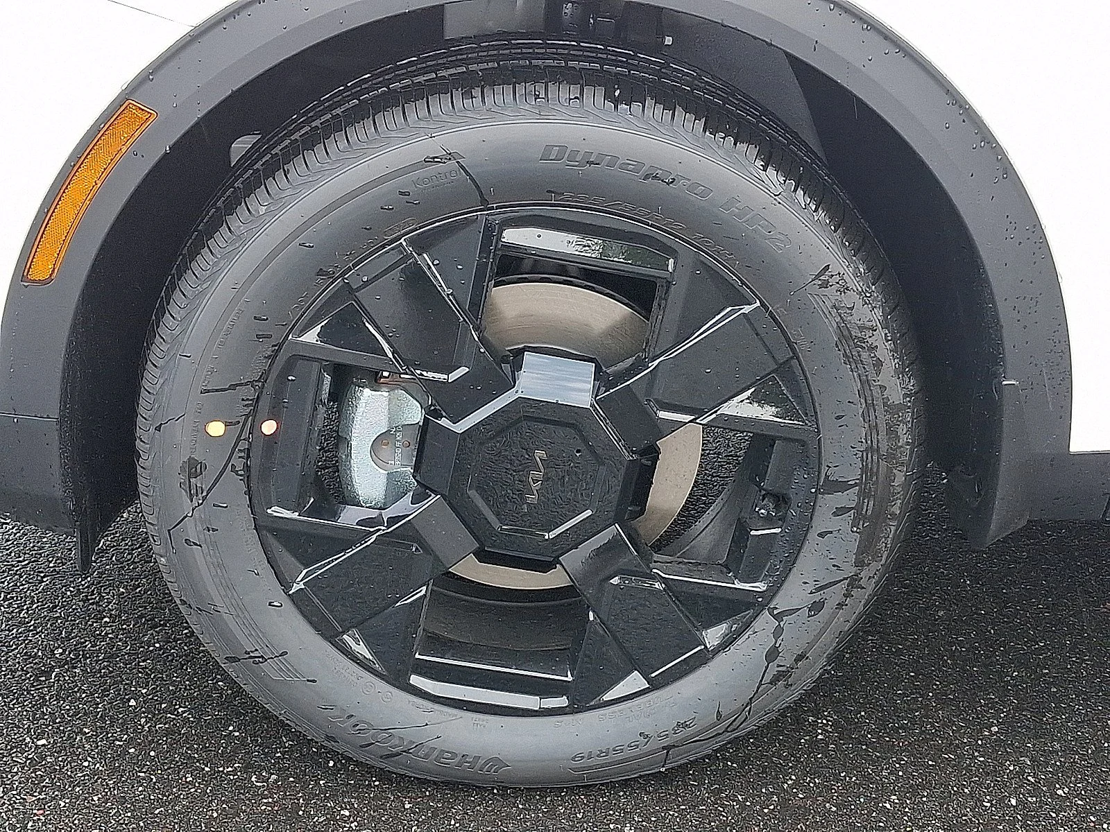 New 2027 Snow White Pearl Kia X-Line image 4