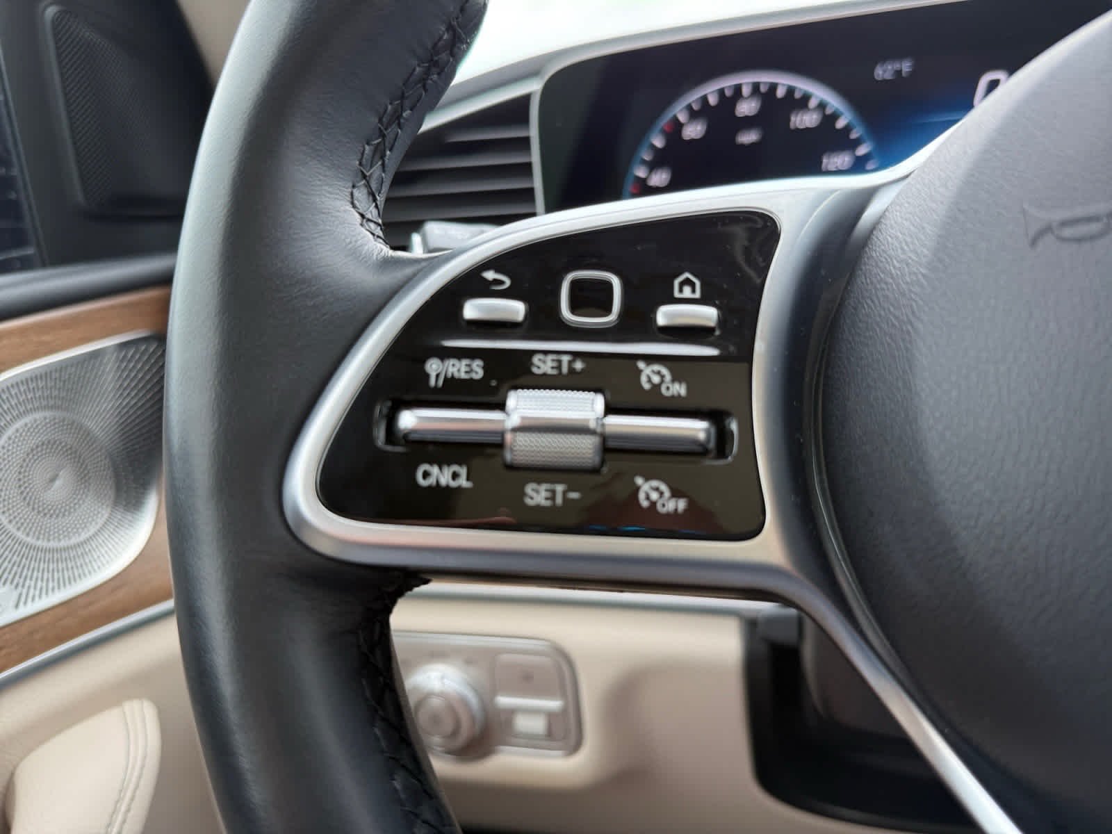 Certified Used 2023 Polar White Mercedes-Benz GLE 580 image 25