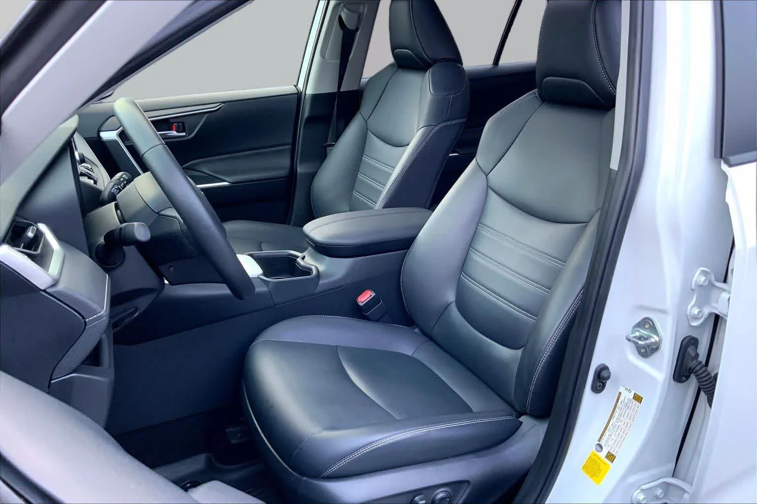 Used 2024 Wind Chill Pearl Toyota XLE Premium image 7