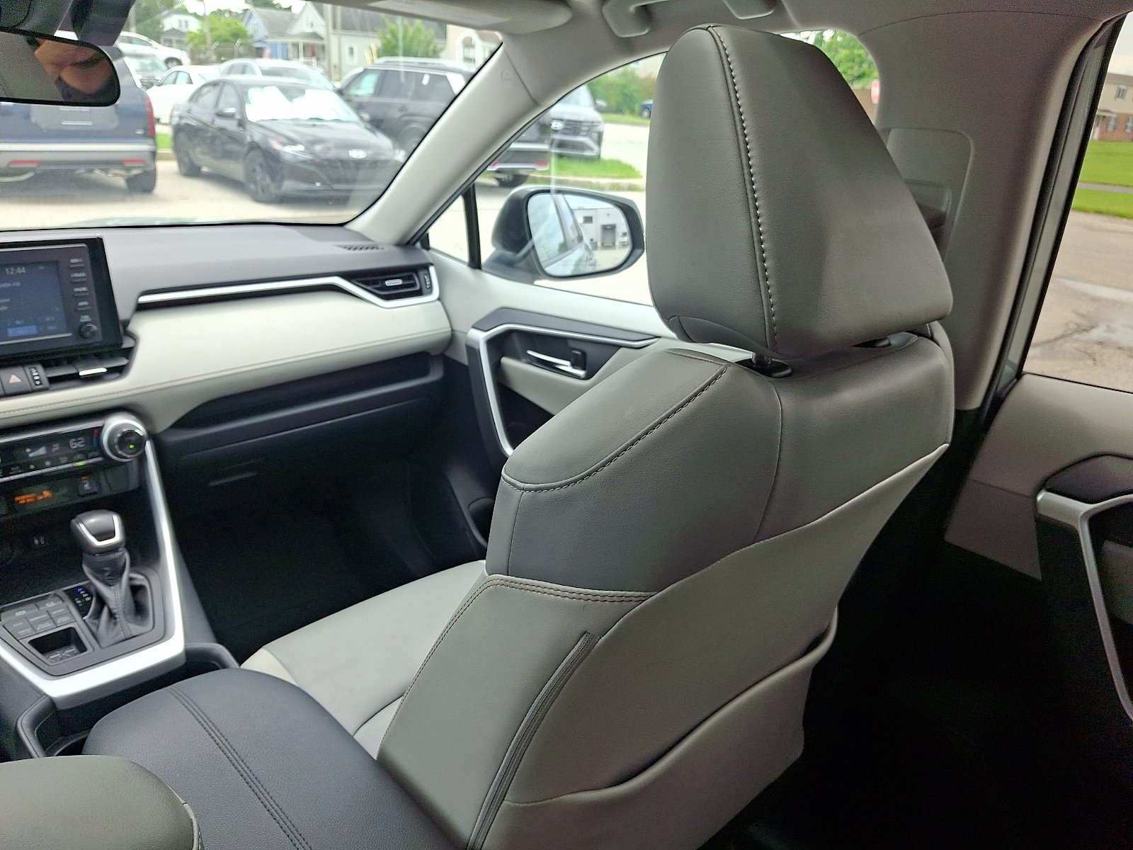 2019 Toyota RAV4 XLE Premium - Photo 17