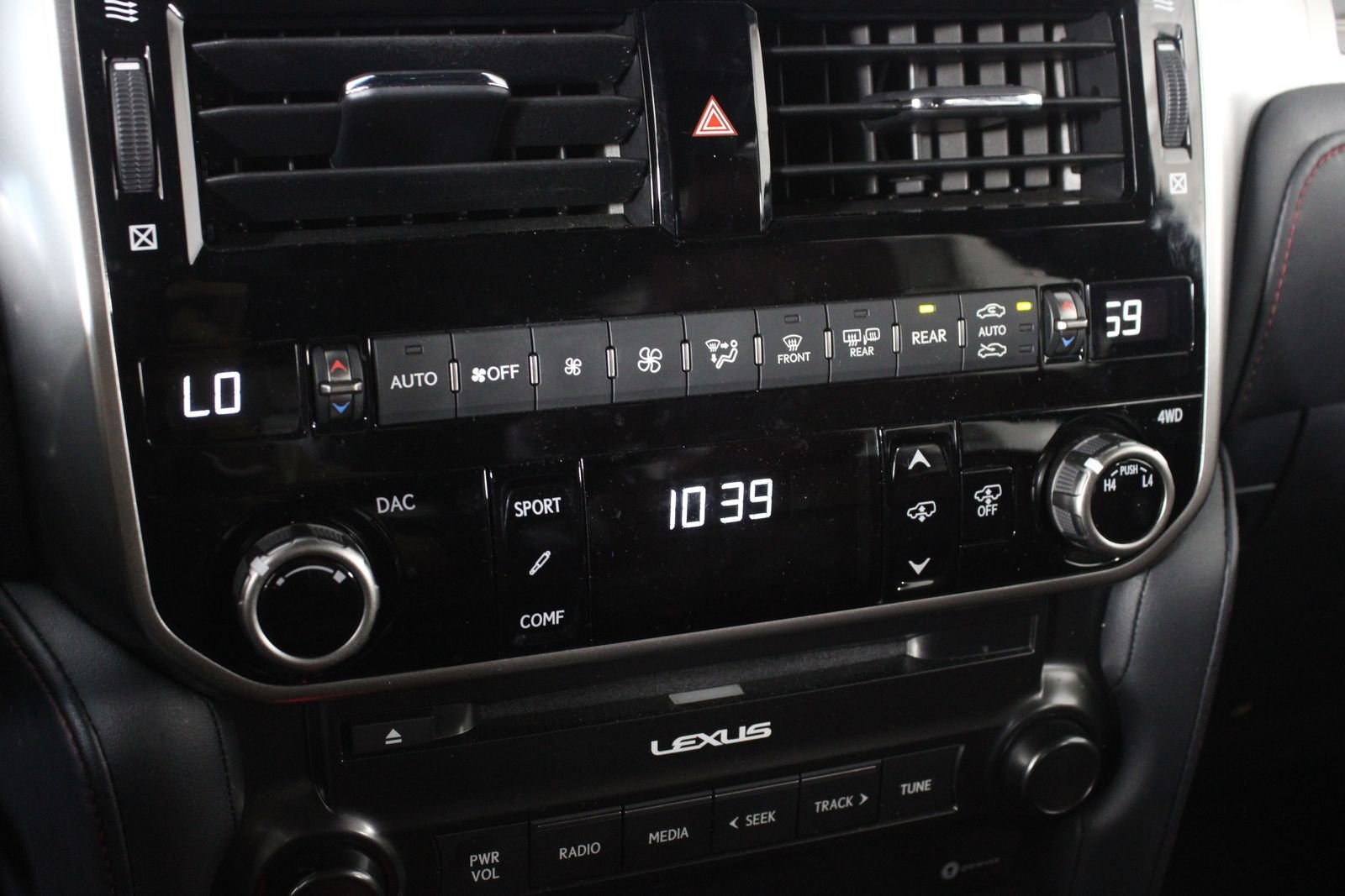 Used 2022  Lexus 460 Luxury image 22