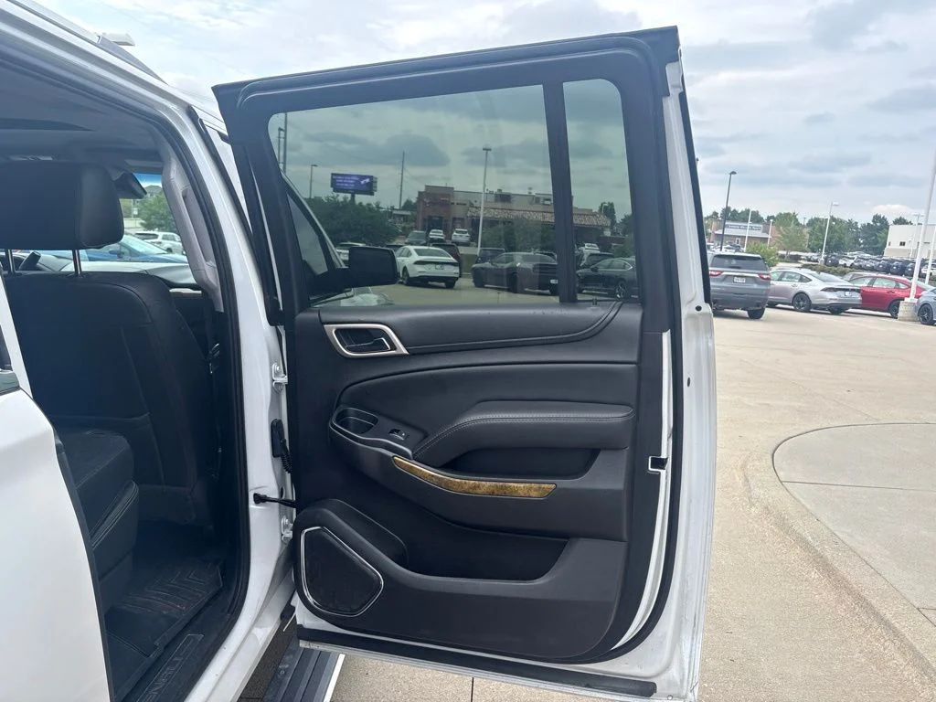 Used 2017 White GMC Denali image 33