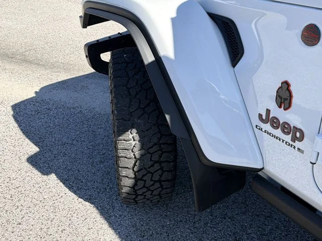 Used 2025 White Jeep Mojave image 34