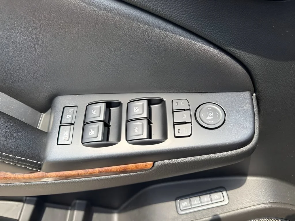 Used 2018 BLACK Chevrolet Premier image 33
