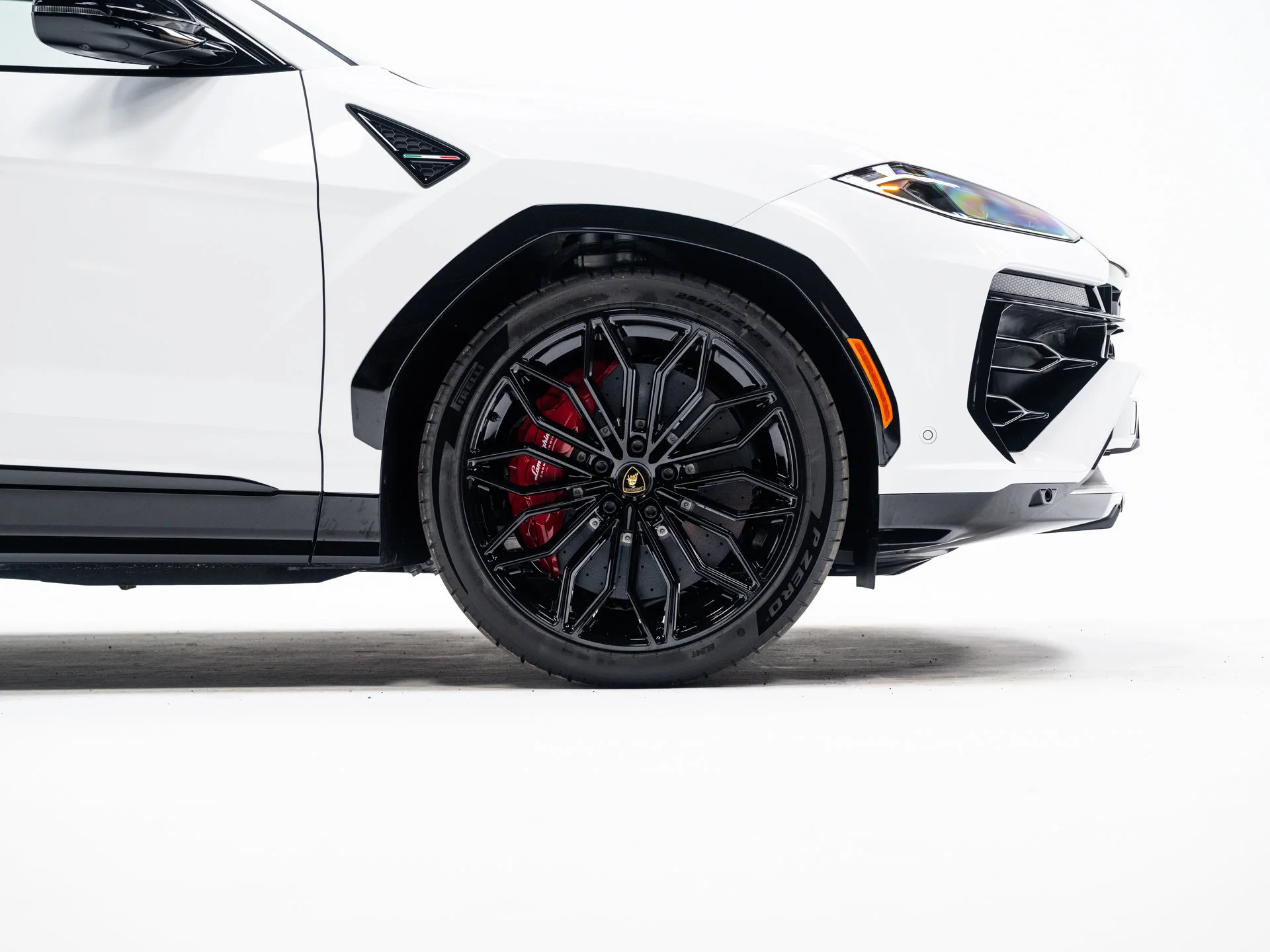 Used 2025  Lamborghini SE image 12