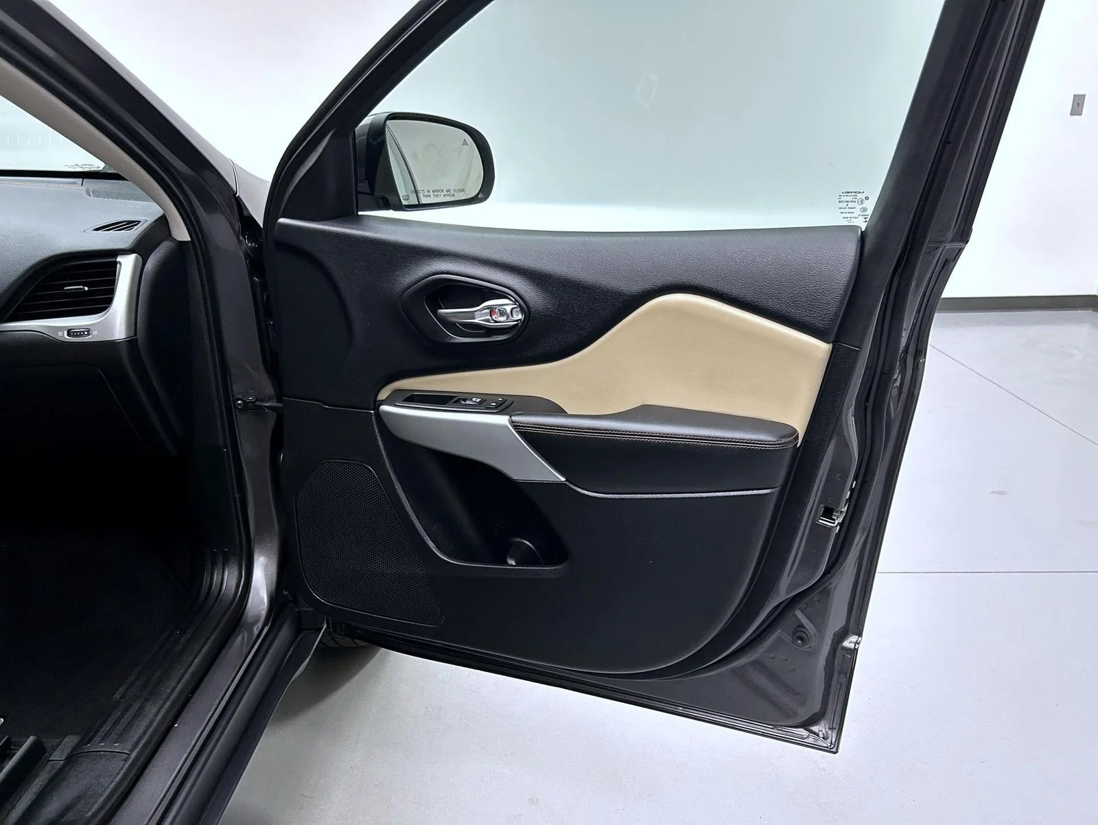Used 2018 Gray Jeep Limited image 16
