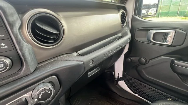 Used 2019 White Jeep Unlimited Sport image 18