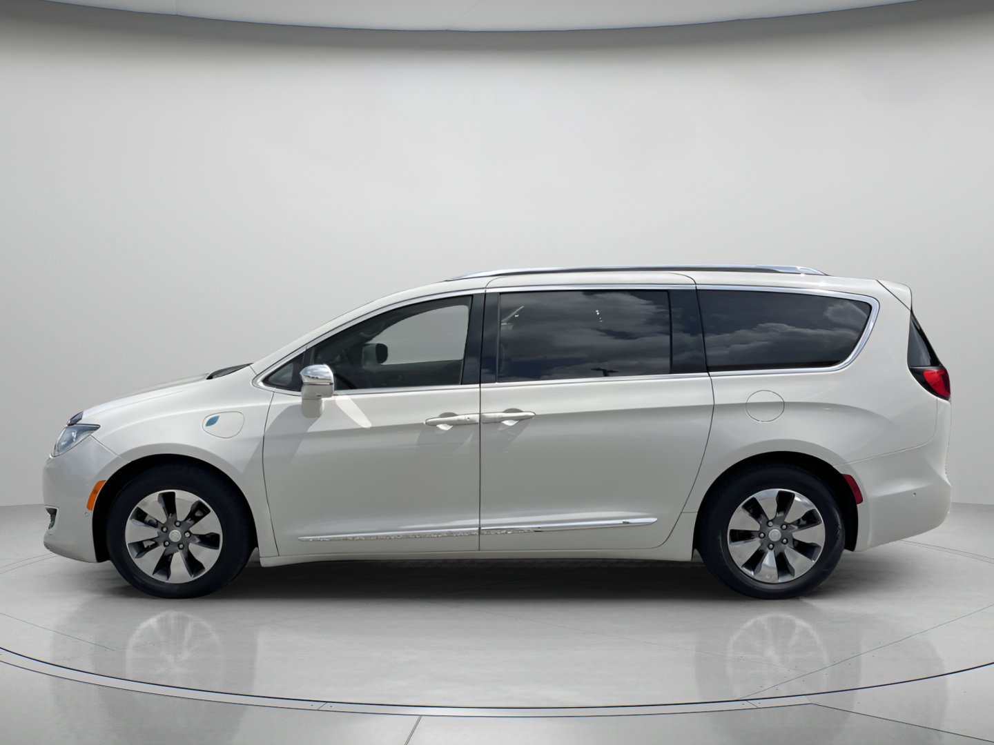 Used 2017 Tusk White Chrysler Platinum image 2