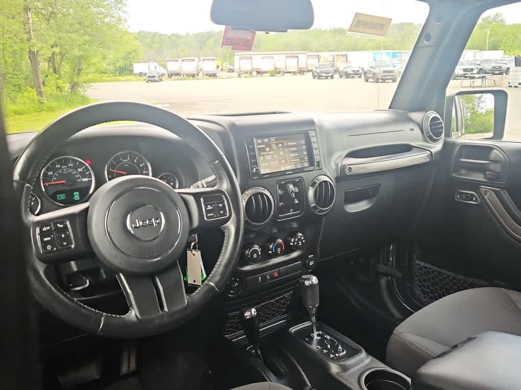 Used 2018 Granite Crystal Metallic Clearcoat Jeep Sport S image 13