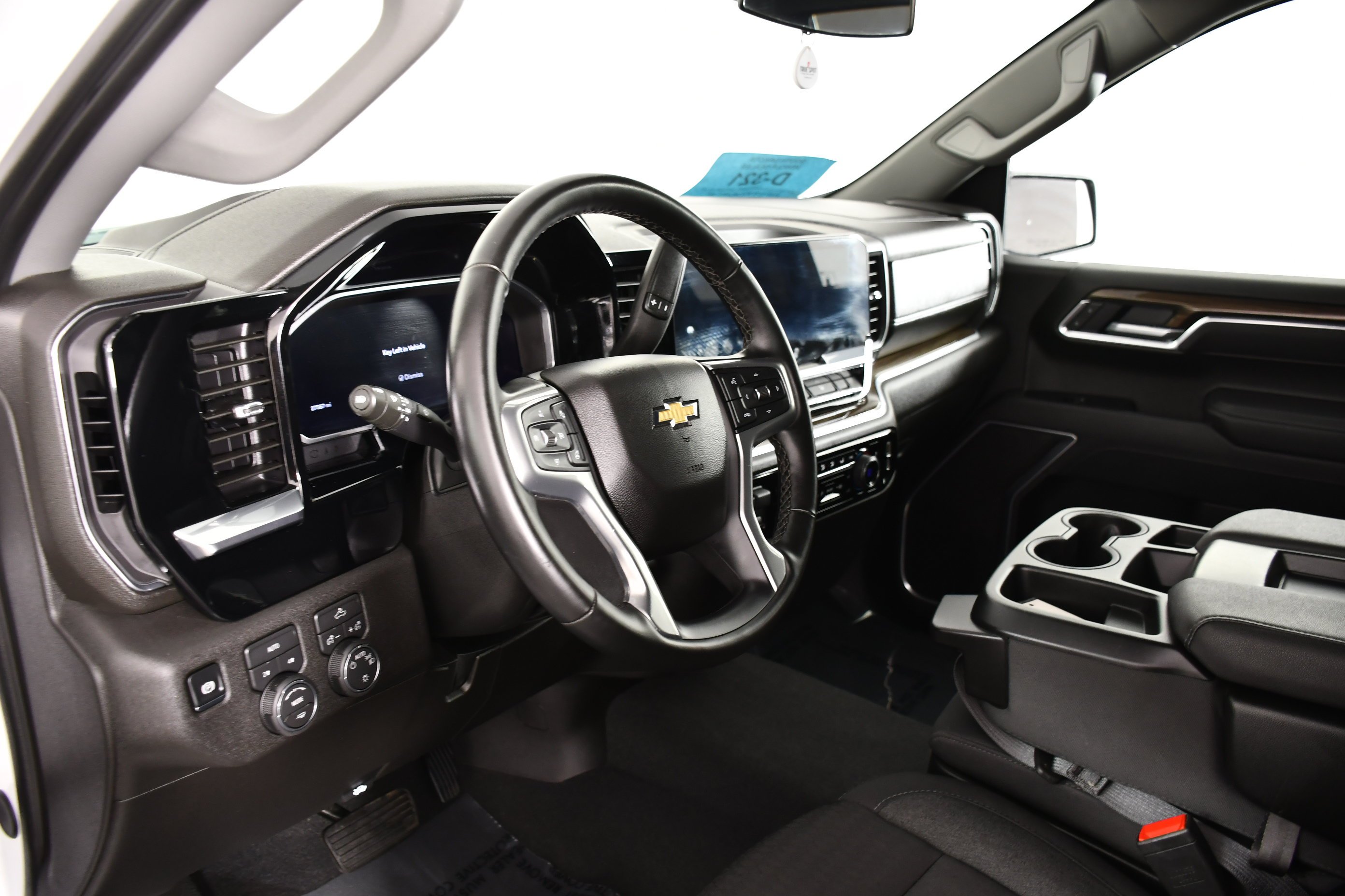 Used 2026 Summit White Chevrolet LT image 38