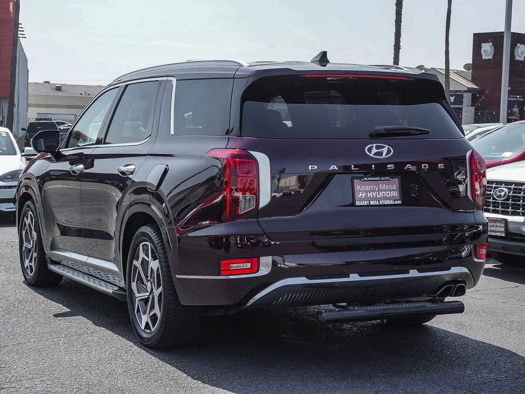 Used 2022 Red Hyundai Calligraphy image 4