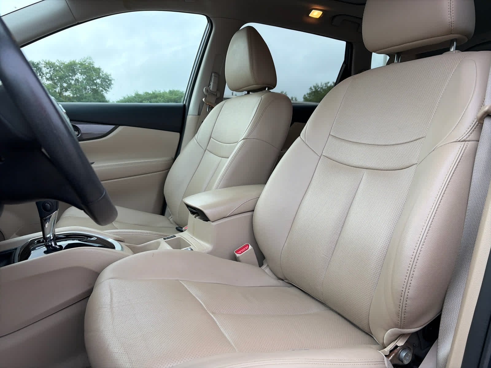 Used 2016 Arctic Blue Metallic Nissan SL image 5