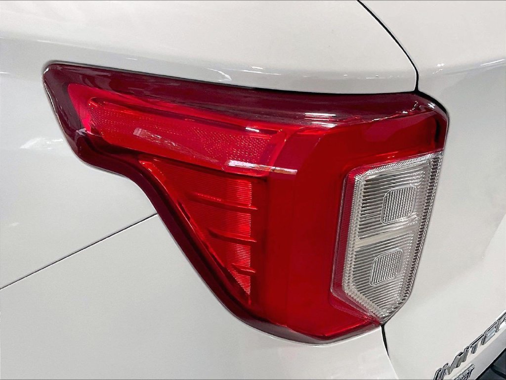 Used 2020 White Ford Limited image 34
