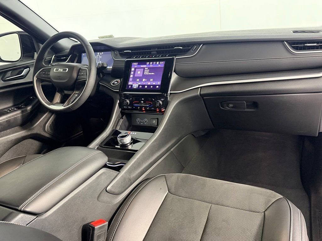 Used 2025 White Jeep Altitude image 14