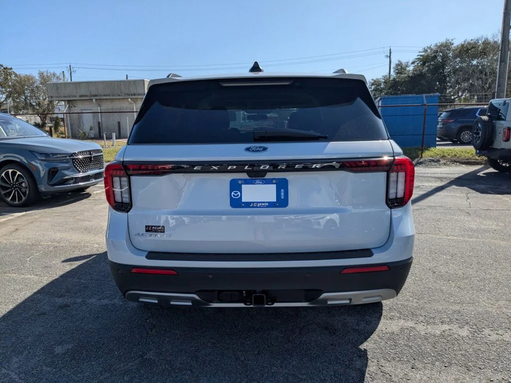 New 2026 Space White Metallic Ford Active image 5