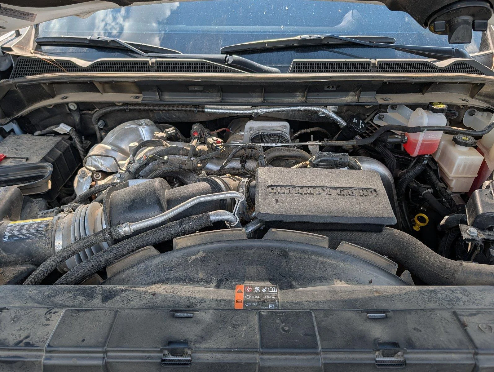 Used 2025 Summit White GMC AT4 image 40