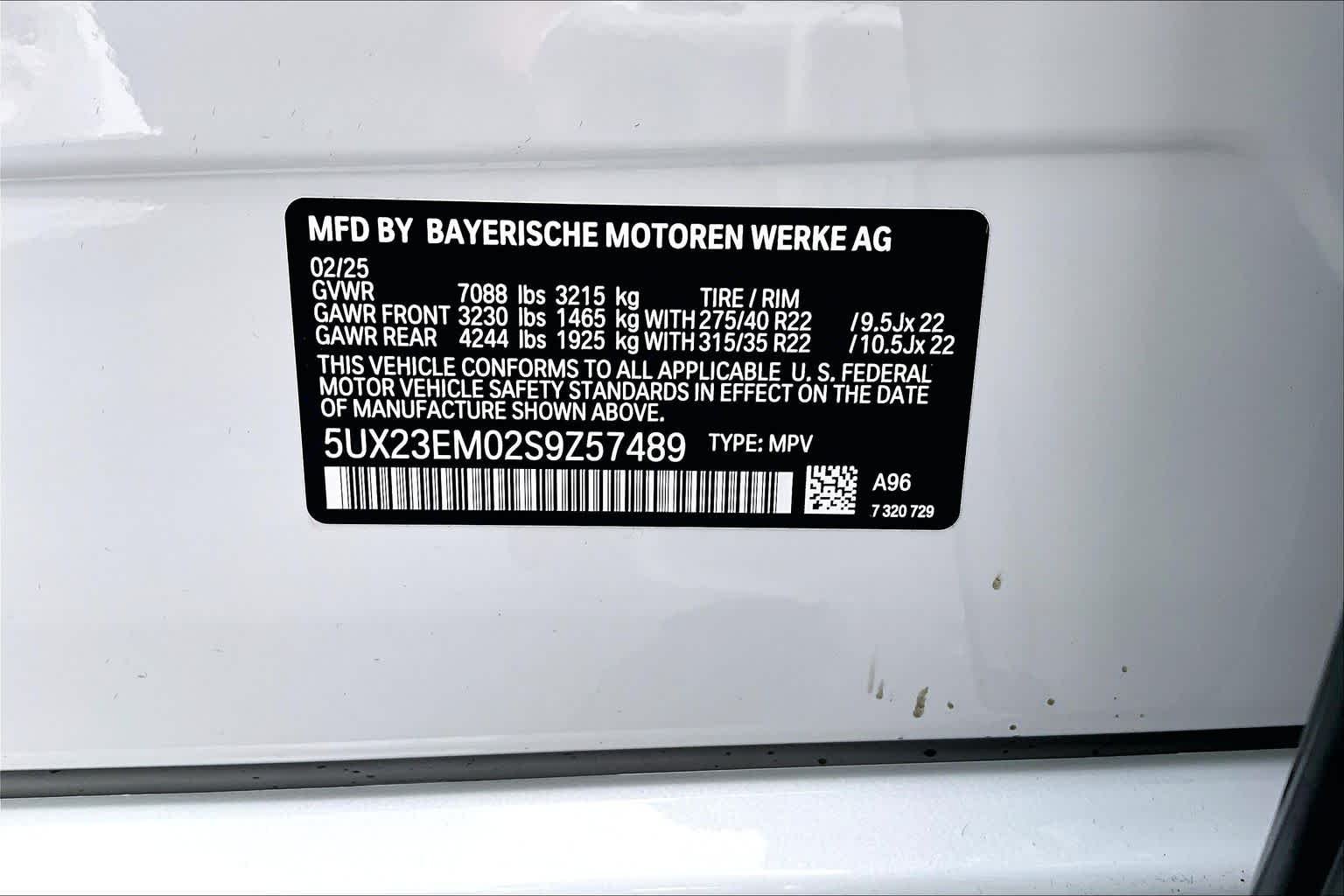 Certified Used 2025 Mineral White Metallic BMW xDrive40i image 34