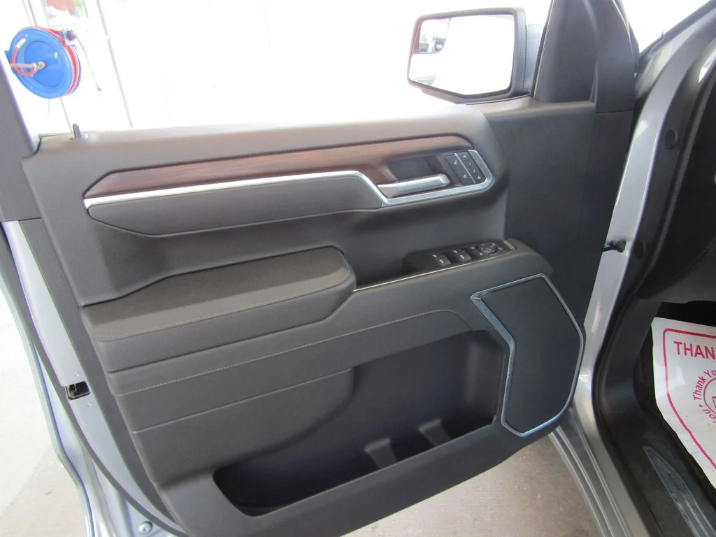 Used 2025 Silver GMC SLT image 24