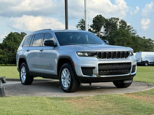 New 2026 Silver Zynith Exterior Paint Jeep Laredo image 1