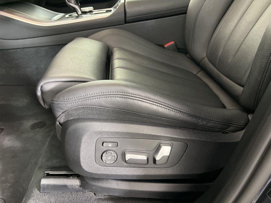 Used 2022 Arctic Grey Metallic BMW xDrive40i image 13