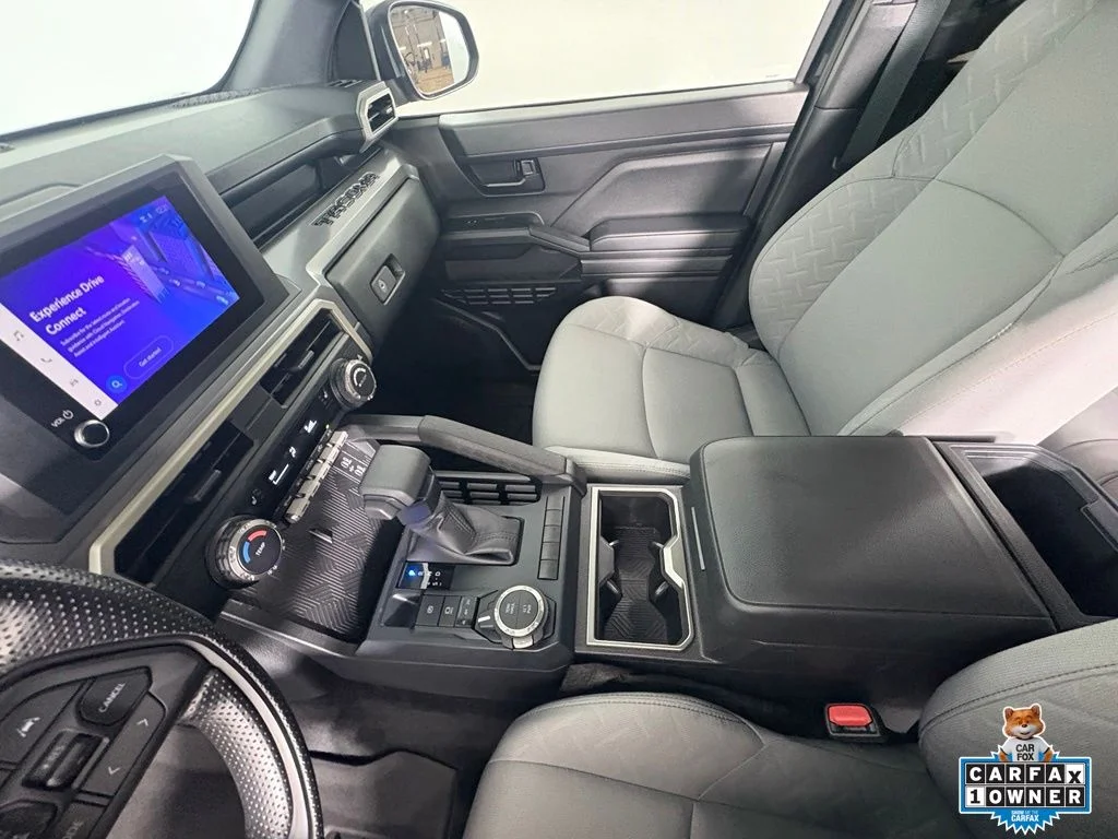 Used 2025  Toyota SR5 image 25