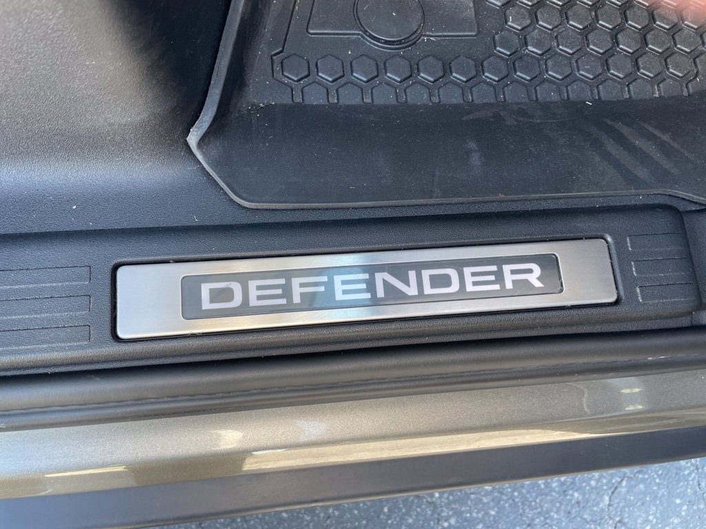 Used 2025 Silver Land Rover X-Dynamic SE image 18