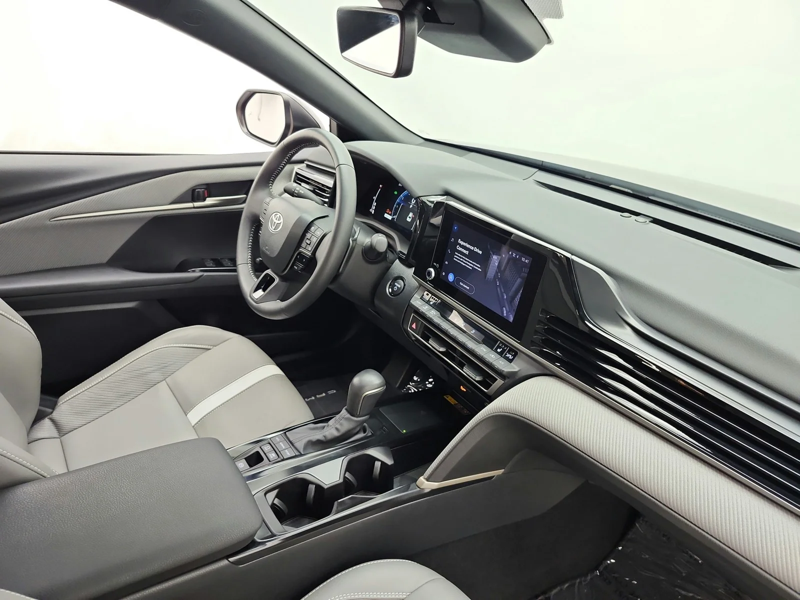 Used 2025 Midnight Black Metallic Toyota SE (Natl) image 17