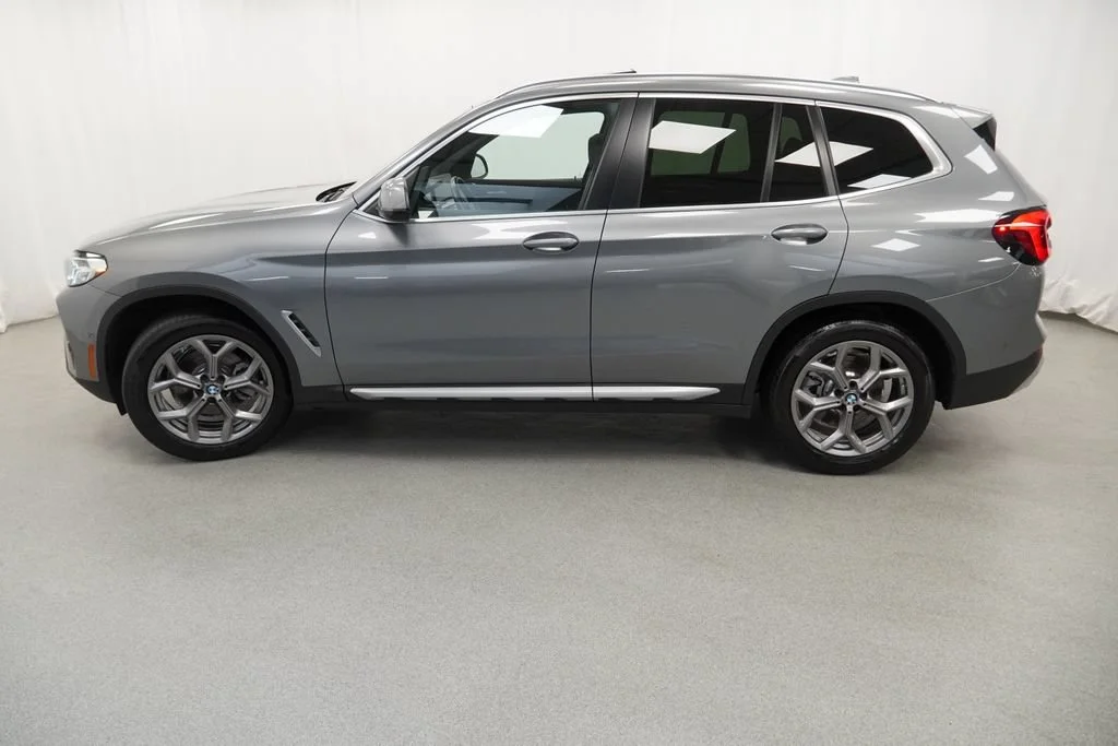 Used 2024 Gray BMW xDrive30i image 6