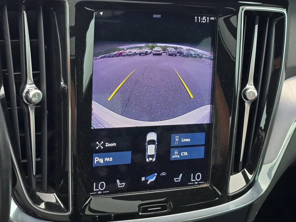 Used 2020 White Volvo T5 Momentum image 9