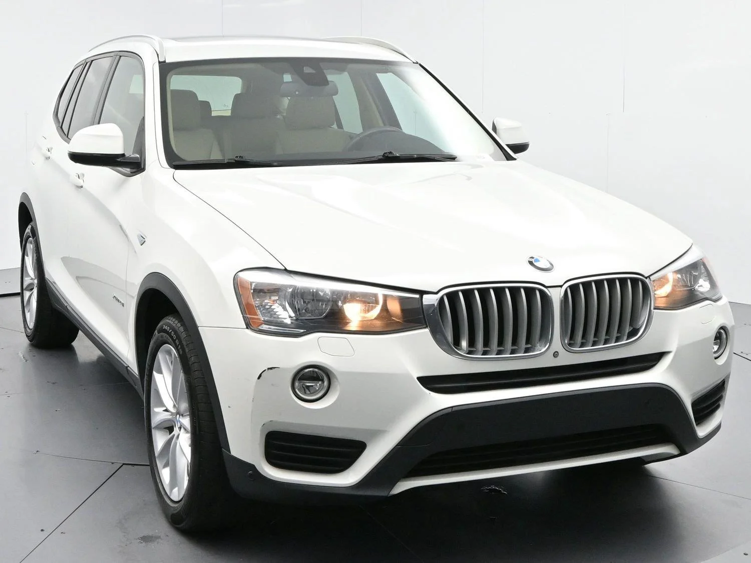Used 2017 Alpine White BMW xDrive28i image 2