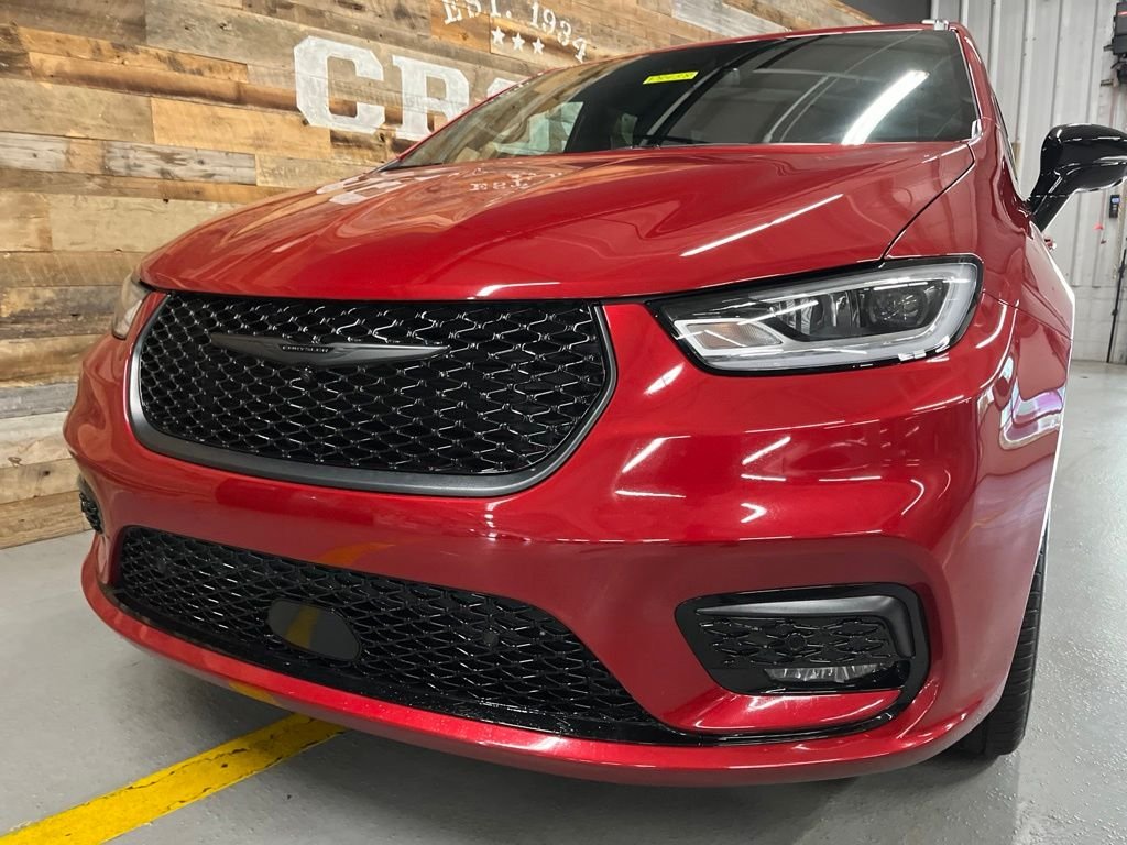 Used 2026 Red Chrysler Limited image 8