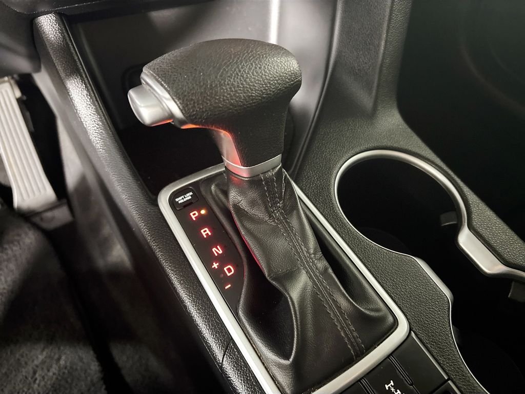Used 2018 Red Kia LX image 17