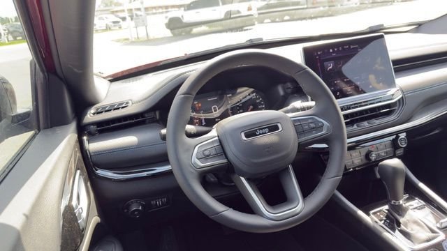 New 2026 Red Hot Pearlcoat Jeep Latitude image 18