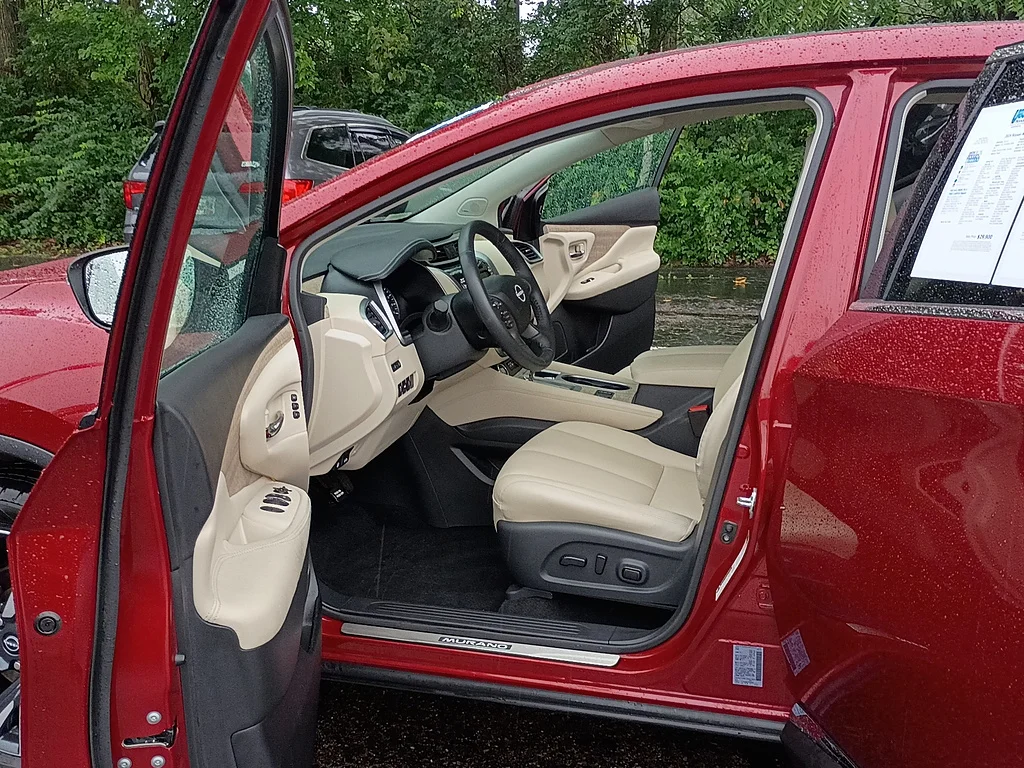 Used 2024 Scarlet Ember Tintcoat Nissan SL image 11