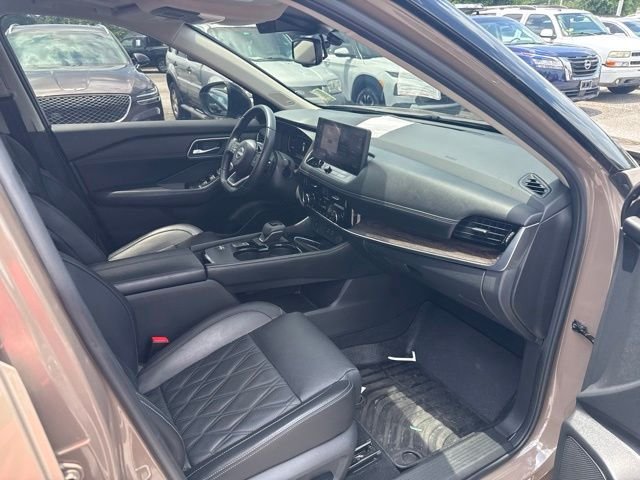 Used 2024 Black Nissan Platinum image 12