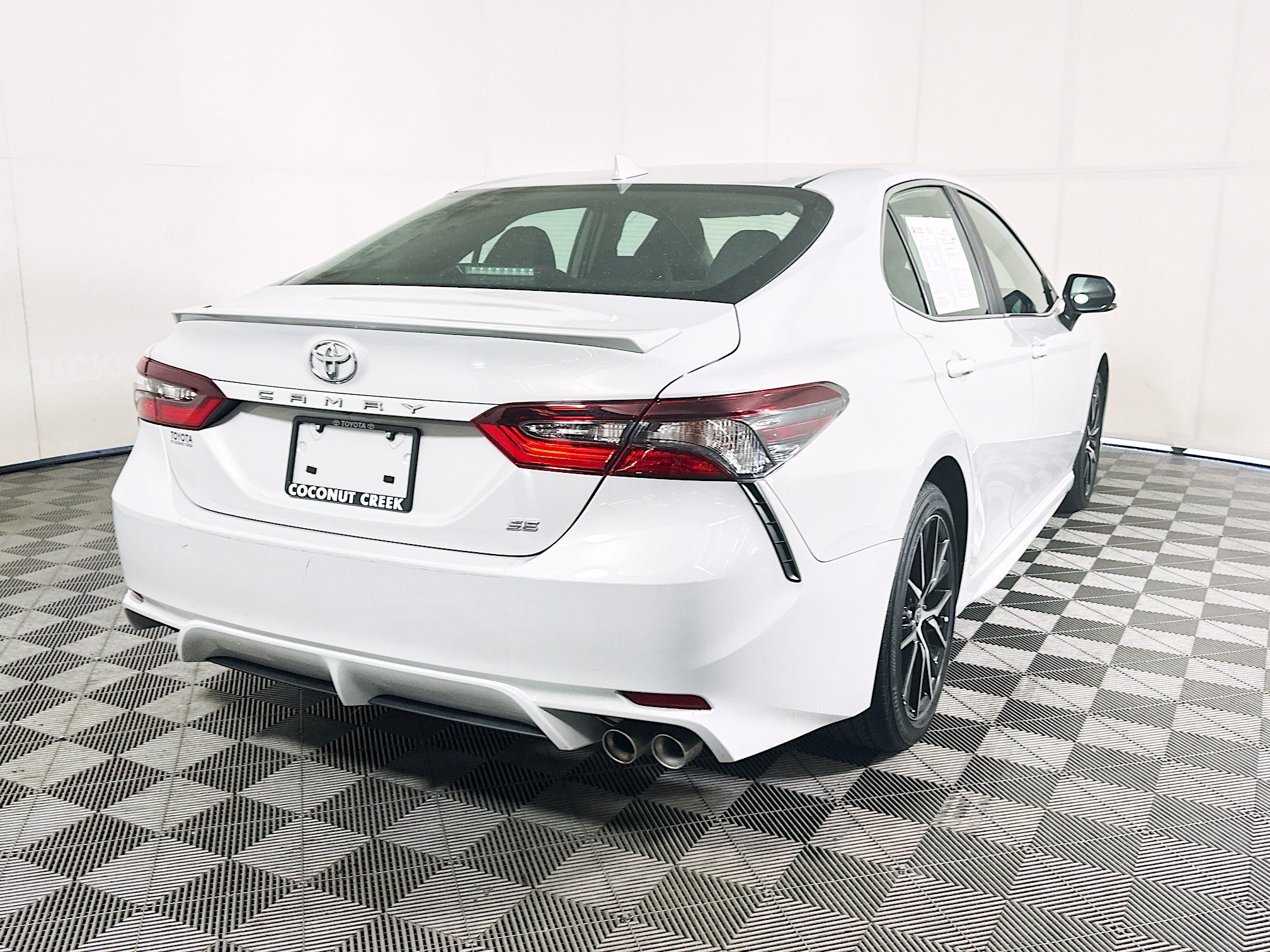 Certified Used 2023 Ice Toyota SE image 3