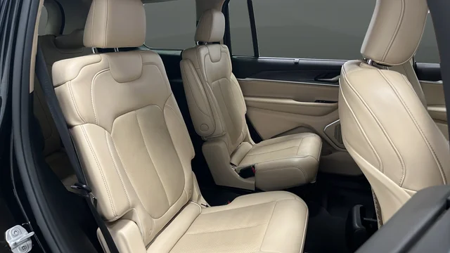 Used 2022 Diamond Black Jeep Limited image 25