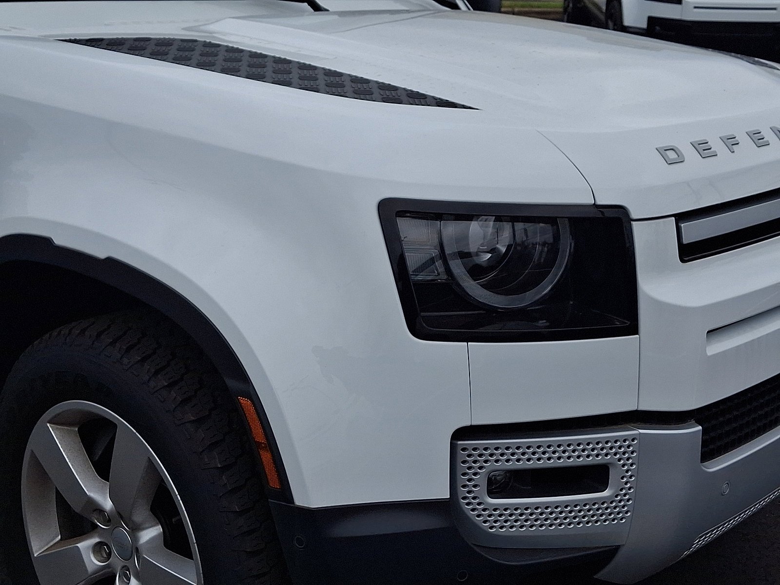 Used 2024 Fuji White - 1AA Land Rover SE image 13