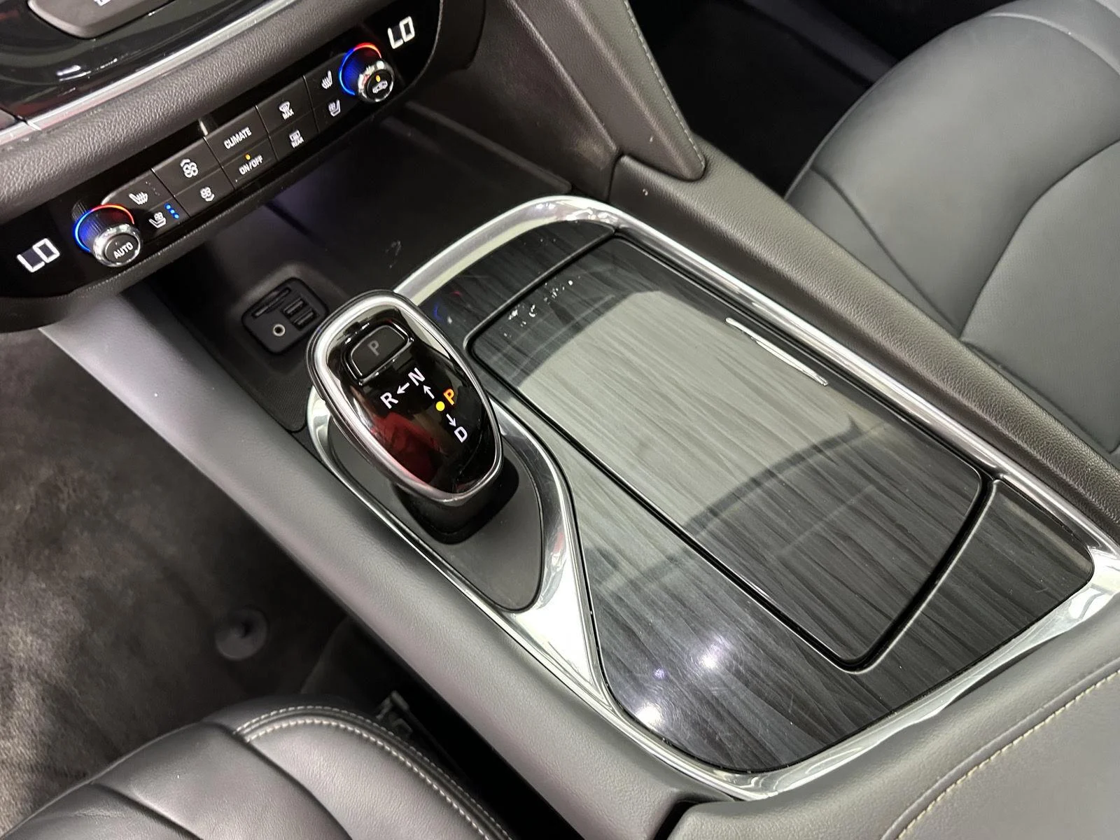 Used 2020 Summit White Buick Premium image 18