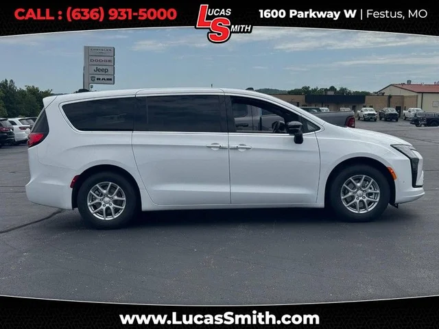 2027 Chrysler Pacifica Select