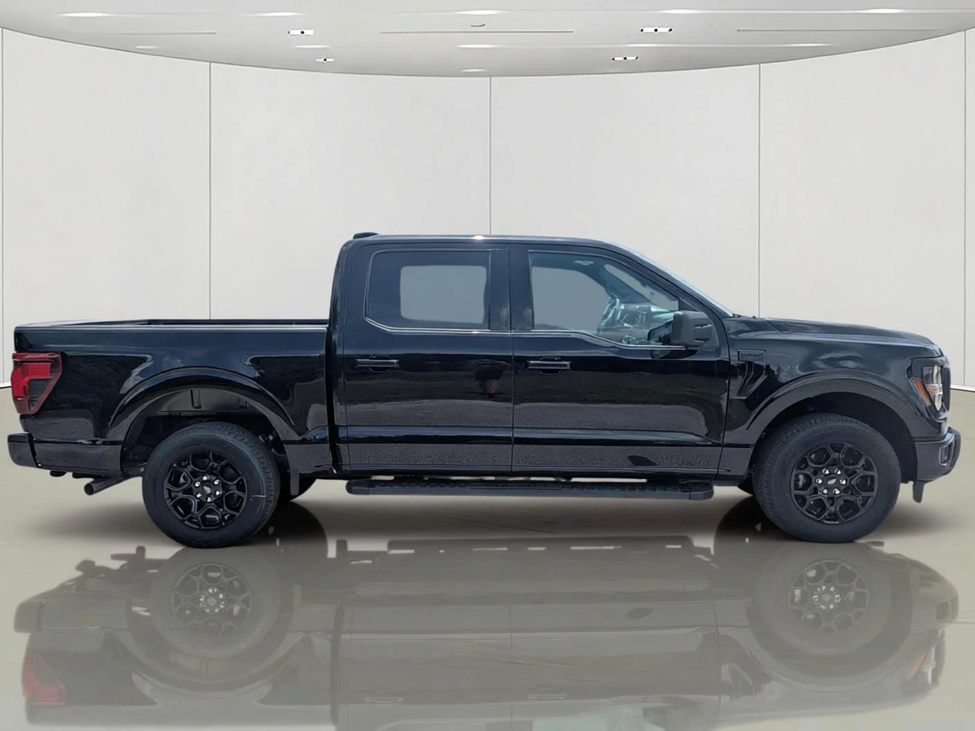 New 2026 Agate Black Metallic Ford XLT image 4