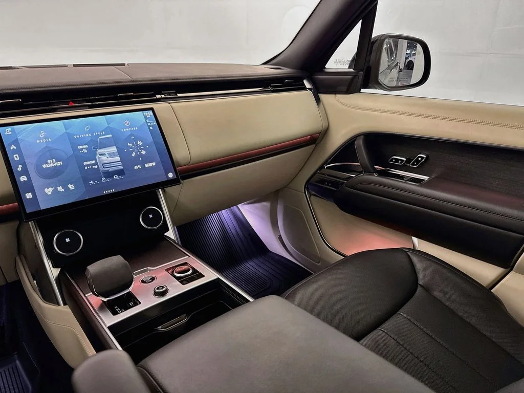 Used 2022 Gray Land Rover SE image 24