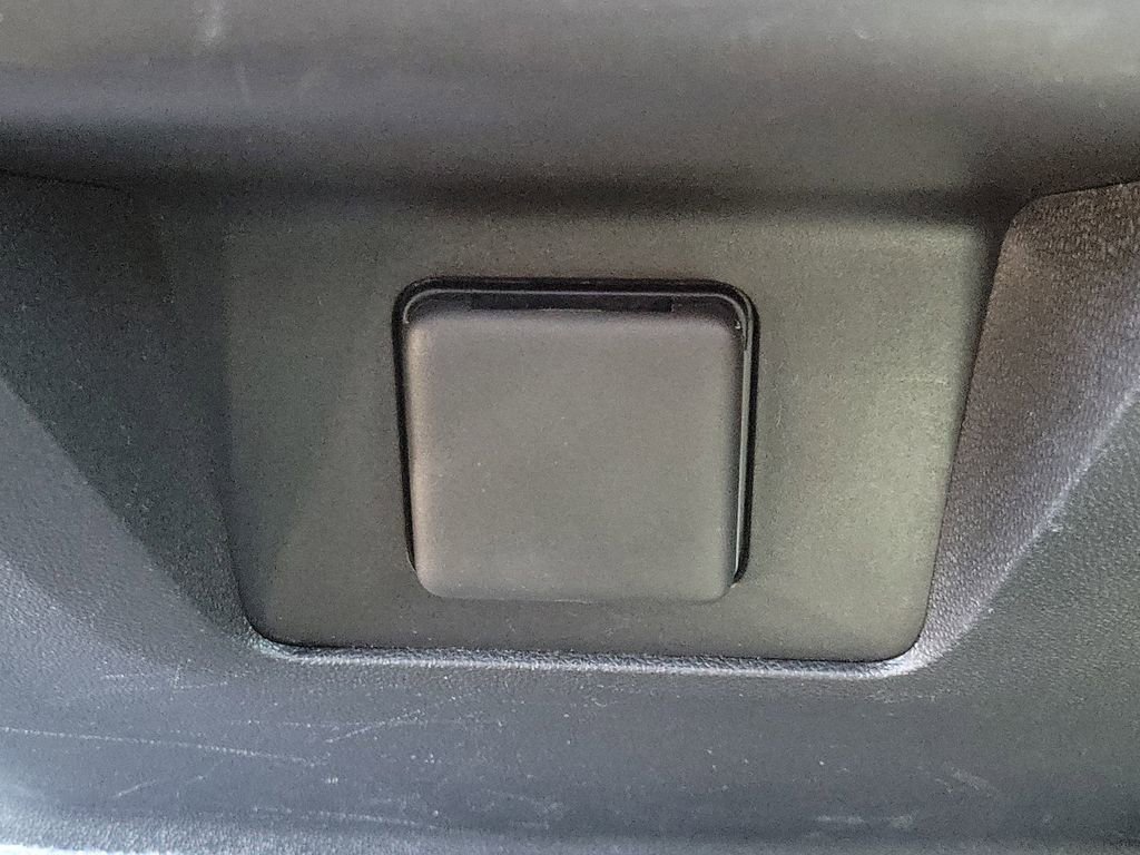 2024 Chevrolet Suburban LT - Photo 17