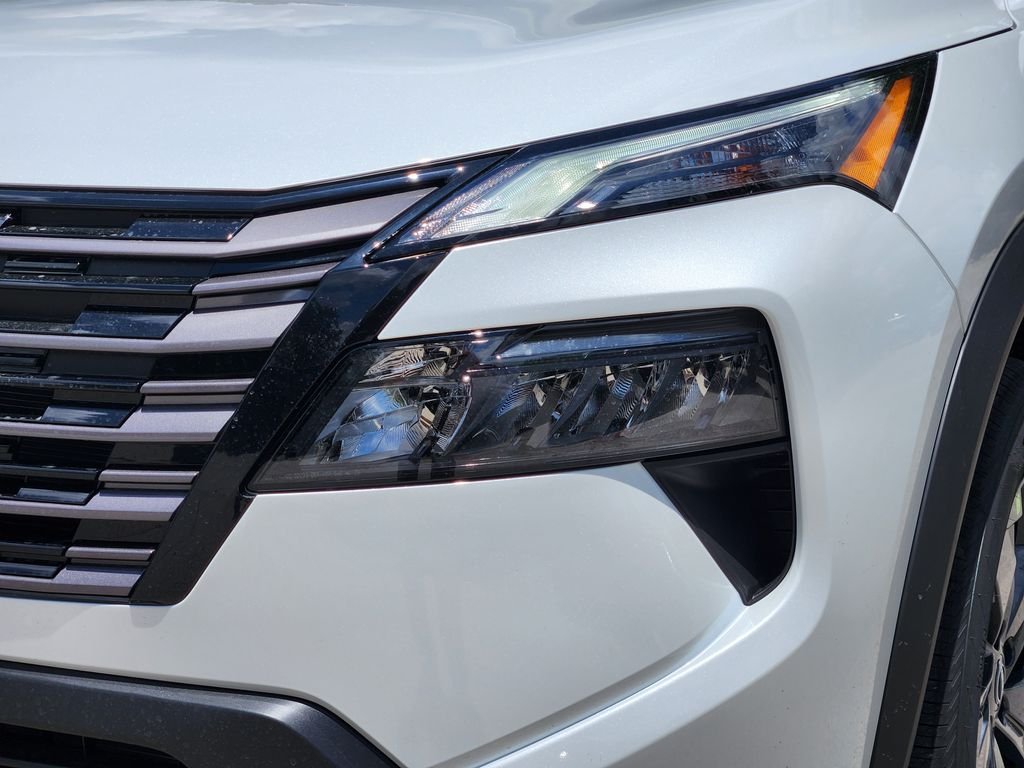 New 2026 Everest White Pearl TriCoat Nissan SV image 8