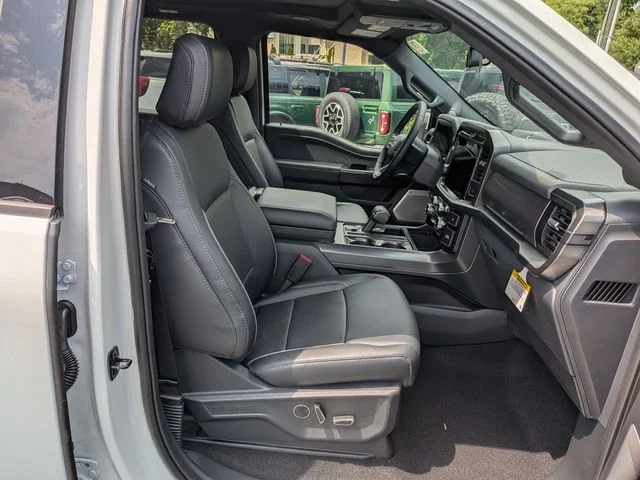 New 2026 Star White Metallic Tri-Coat Ford Lariat® image 31